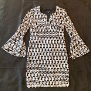 Roz & Ali Black and White Bell Sleeved Dress Women’s Sz XS